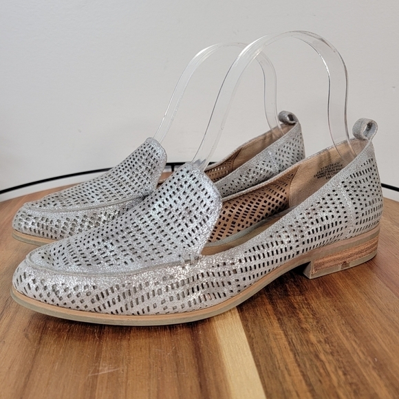 Crown Vintage Silver Metallic Loafers Flats Perforated Size 6 - Picture 5 of 17